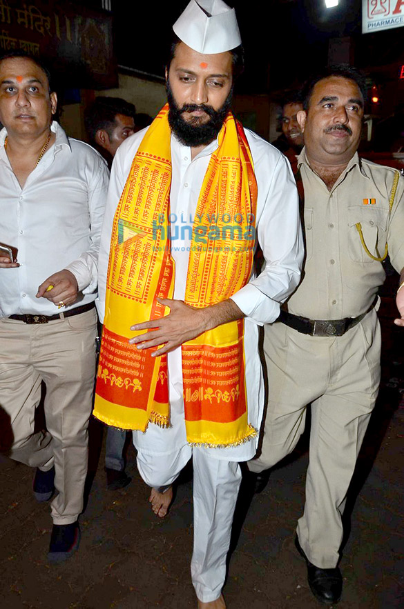 riteish visits siddhivinayak temple 2