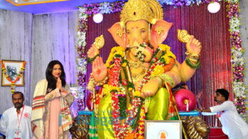 Rituparna Sengupta visits Andheri Cha Raja to seek the blessings of Lord Ganesha