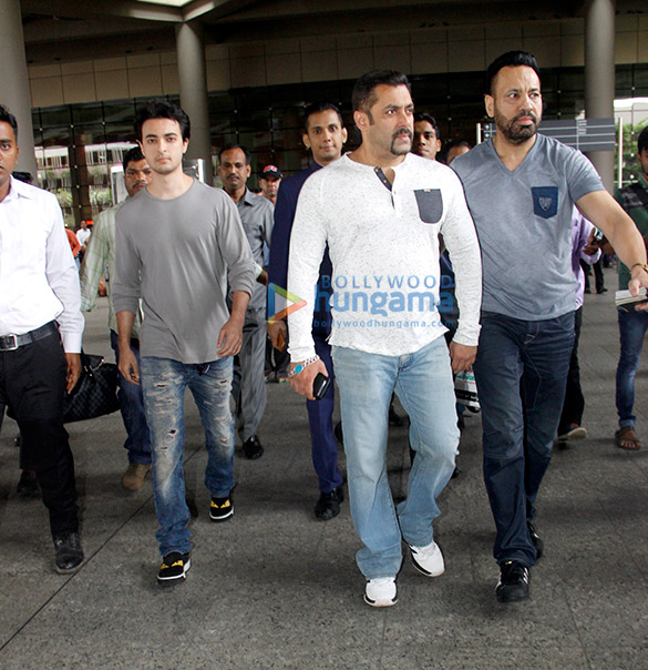 salman khan arbaaz khan and aayush sharma arrive back in mumbai 1
