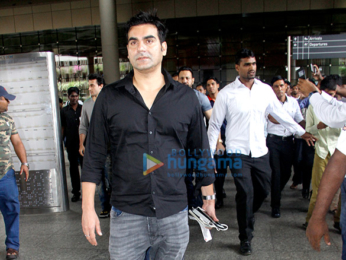 Salman Khan, Arbaaz Khan and Aayush Sharma arrive back in Mumbai