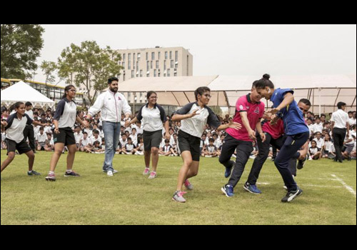 abhishek bachchans fun interaction with students at neerja modi school 3 abhishek bachchans fun interaction with students at neerja modi school 3