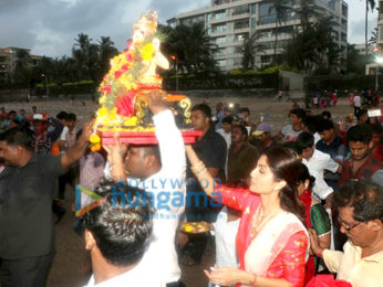 Shilpa Shetty & Raj Kundra's Ganesha visarjan