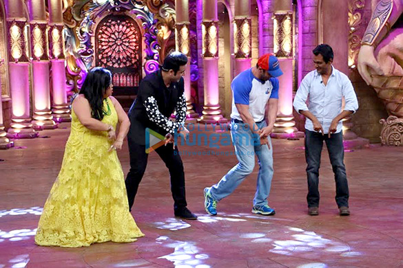 sohail khan nawazuddin siddiqui promote freaky ali on comedy night bachao 1