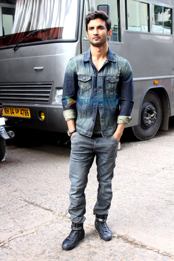 sushant singh rajput at m s dhoni the untold storys promotions on voice of india kids 6