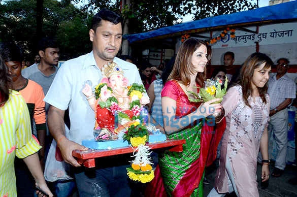 sussanne roshans ganesha visarjan 2