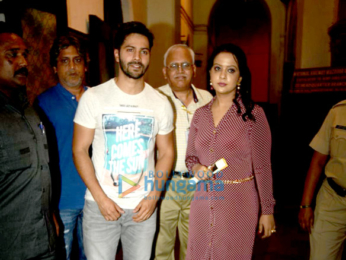Varun Dhawan and Amruta Fadnavis spread awareness about cancer