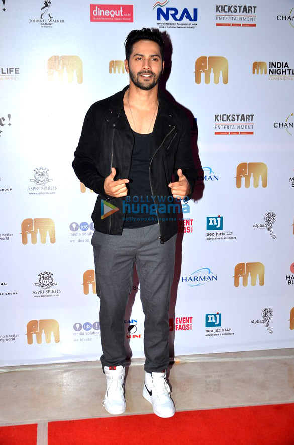 varun dhawan graces india nightlife convention awards 1