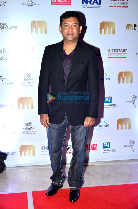 varun dhawan graces india nightlife convention awards 17