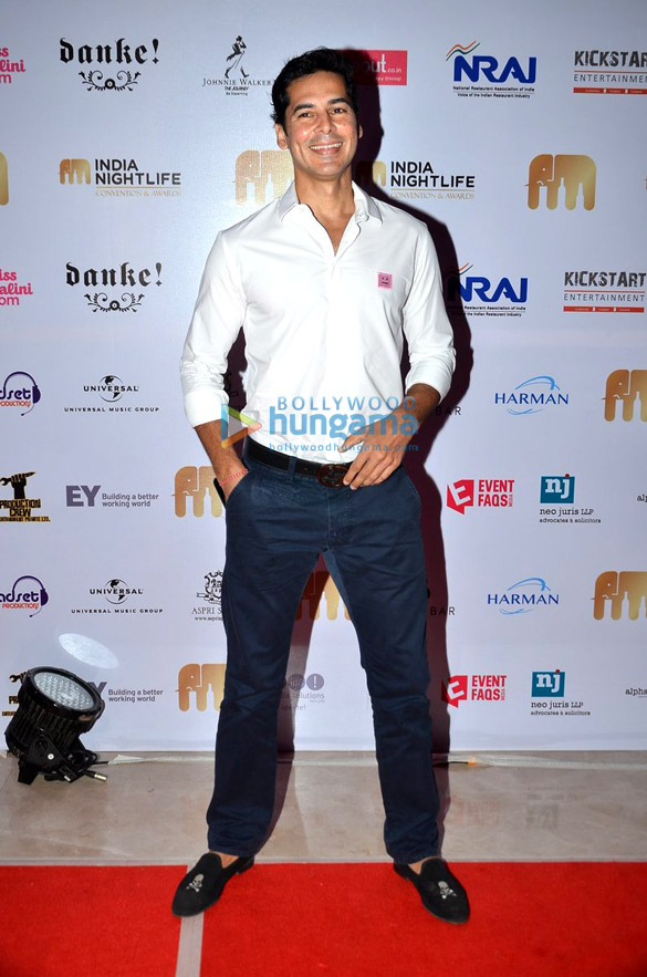 varun dhawan graces india nightlife convention awards 2