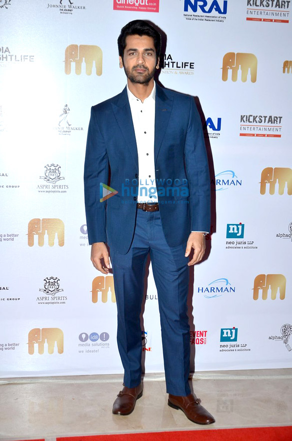varun dhawan graces india nightlife convention awards 4