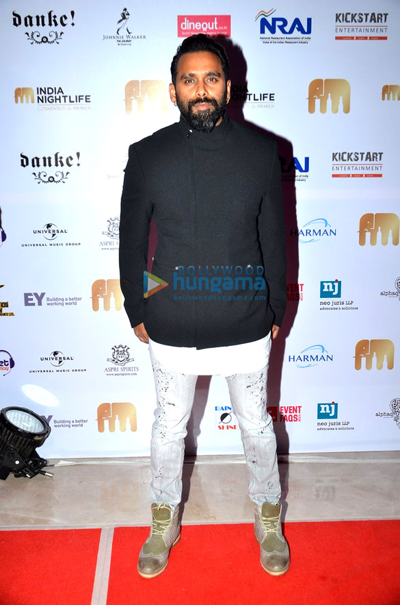 varun dhawan graces india nightlife convention awards 7