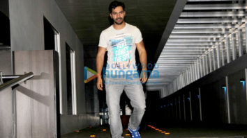 Varun Dhawan & his girlfriend Natasha snapped post dinner at Hakkasan
