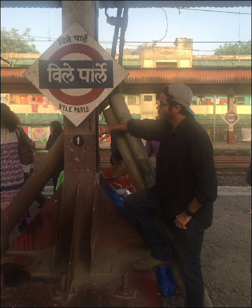 Check out: Anil Kapoor travels by local train to avoid Ganesh visarjan traffic in Mumbai