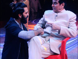 Riteish Deshmukh clicks a selfie with Jeetendra on the sets of Kumkum Bhagya