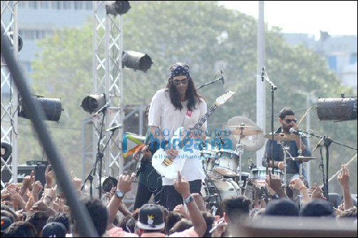 check out farhan akhtar and arjun rampal shoot for a song in rock on 2 2