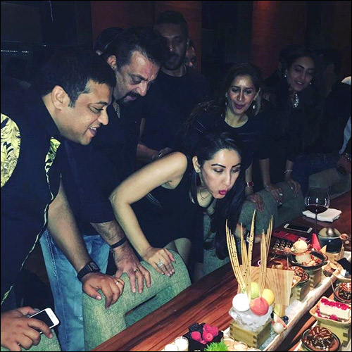 check out sanjay dutt brings in wife maanayata dutts birthday day in style 5