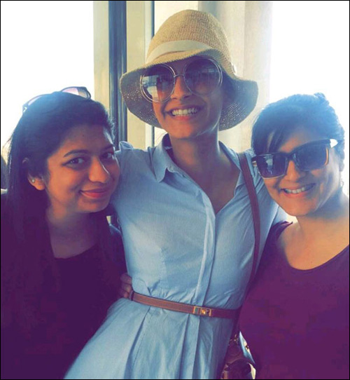 sonam kapoor holidaying in jerusalem with her mother sunita 5 sonam kapoor holidaying in jerusalem with her mother sunita 5