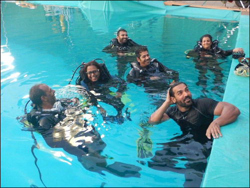 check out varun dhawan and john abraham shoot underwater for dishoom 3