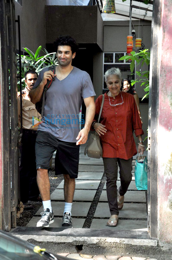 aditya snapped with his mom in bandra 1