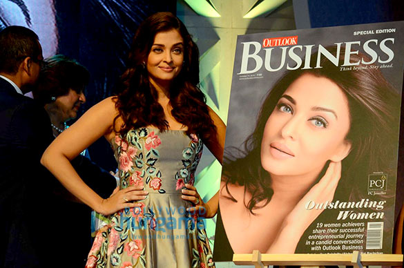 aishwarya rai bachchan recieves outlook business outstanding woman award 2