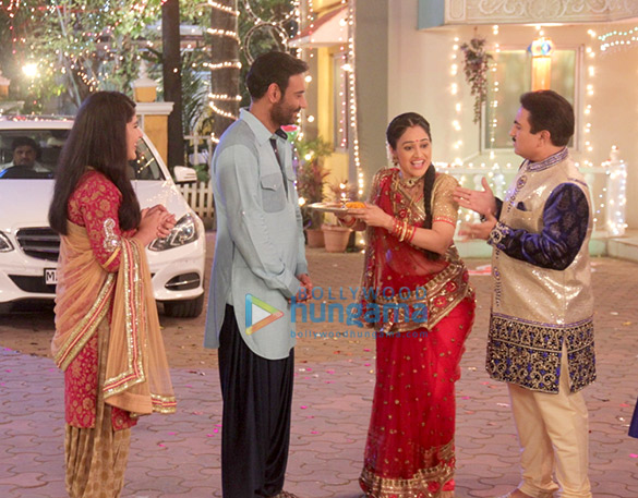 ajay celebrates diwali with the team tmkoc 3
