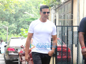 Akshay Kumar, Abhishek Bachchan and others attend the funeral of Shilpa Shetty's father
