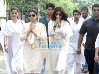 Akshay Kumar, Abhishek Bachchan and others attend the funeral of Shilpa Shetty's father