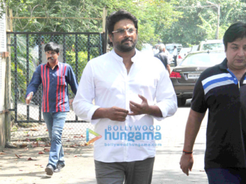 Akshay Kumar, Abhishek Bachchan and others attend the funeral of Shilpa Shetty's father