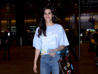 Akshay Kumar, Kriti Sanon, Yami Gautam & Elli Avram snapped at the airport