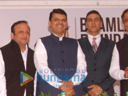 Hon CM Devendra Fadnavis & Akshay Kumar at Bhamla Foundation’s ‘Jaanbachao’ initiative