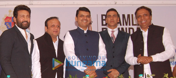 Hon CM Devendra Fadnavis & Akshay Kumar at Bhamla Foundation’s ‘Jaanbachao’ initiative