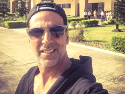 What is Akshay Kumar doing in Manali early morning?