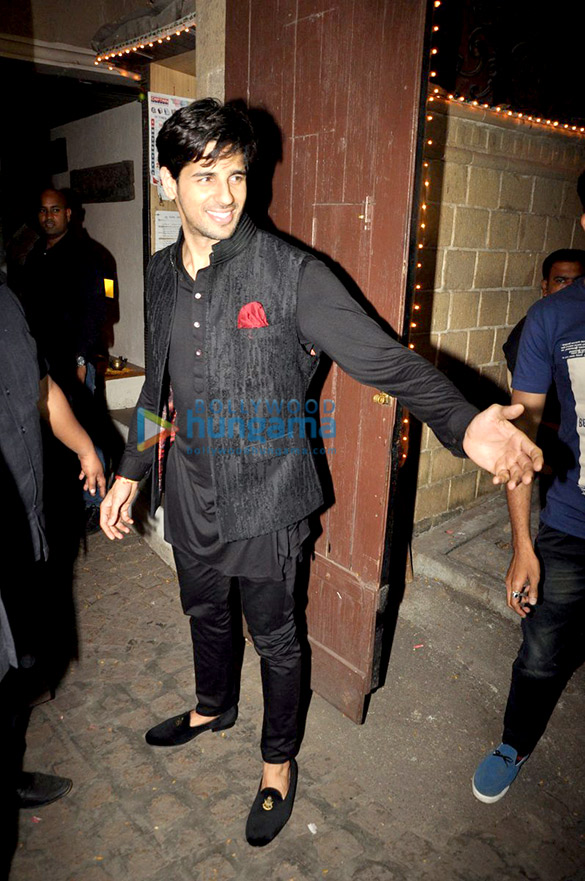 anil sonams diwali bash 19