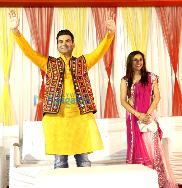 arbaaz khan promotes tera intezaar at special navratri celebrations in gandhidham 2