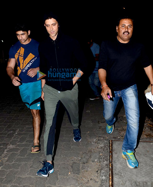 hrithik snapped post jogging in juhu 4