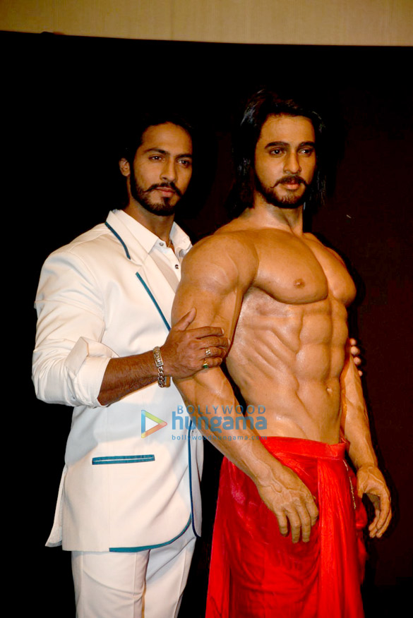 jackie shroff unveils thakur anoop singhs wax statue 5