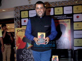 Kangna Ranaut unveils Chetan Bhagat's book 'One Indian Girl'