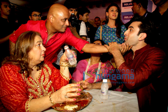 ranbir ayan kajol snapped at the north sarbojini durga pandal 5