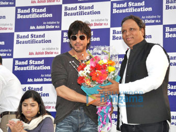 Shah Rukh Khan graces Band Stand Beautification initiative
