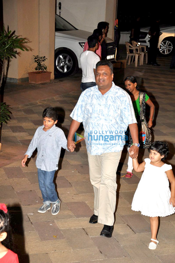 sanjay dutt celebrates his kids birthday 11