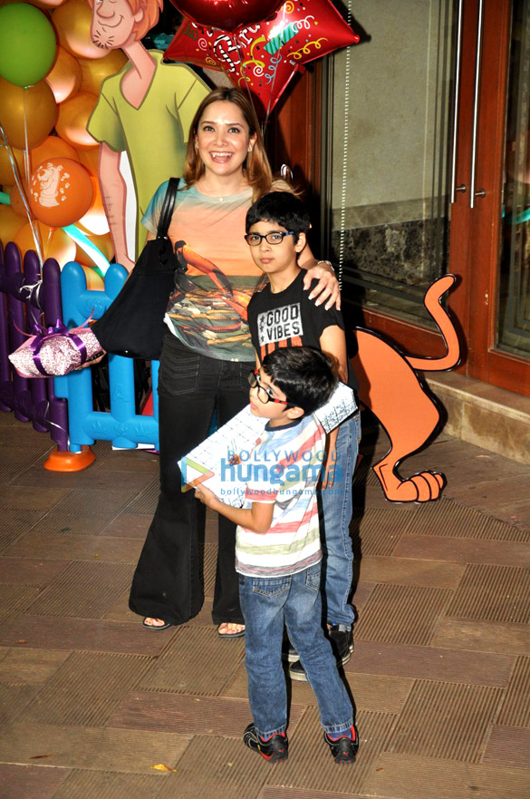 sanjay dutt celebrates his kids birthday 6