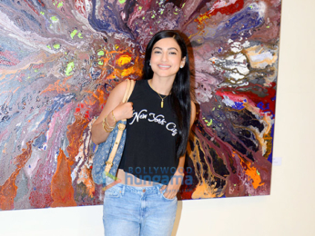 Shilpa Shetty, Kimi Katkar & Gauahar Khan at the private viewing of Anu Malhotra's art show