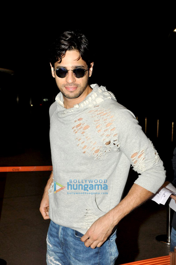 sidharth departs for delhi to grace new zealand 3