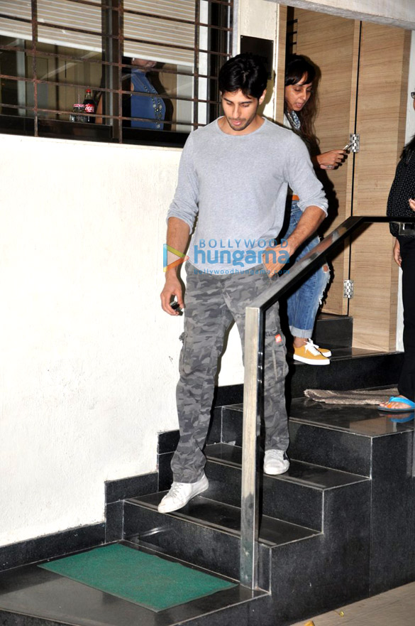 sidharth snapped post meeting in bandra 2