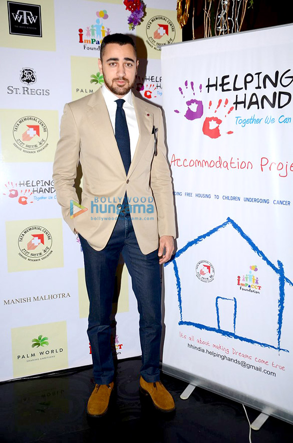 twinkle and imran attend helping hands exhibition 2
