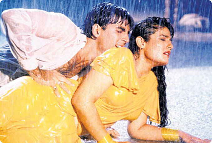 680px x 459px - Watch: How Raveena Tandon conned Akshay Kumar : Bollywood News - Bollywood  Hungama
