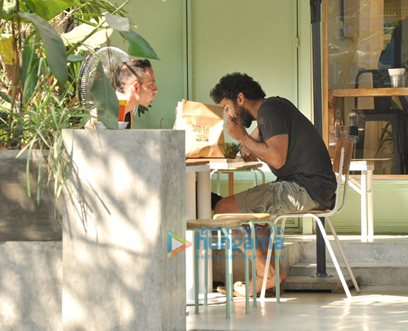 aditya roy kapur snapped post lunch with friend at suzette kitchen 4