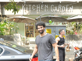 Aditya Roy Kapur snapped post lunch with friend at Suzette Kitchen