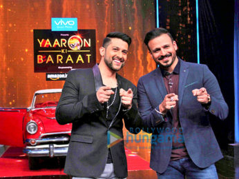 Aftab Shivdasani & Vivek Oberoi on the sets of 'Yaaron Ki Baraat'