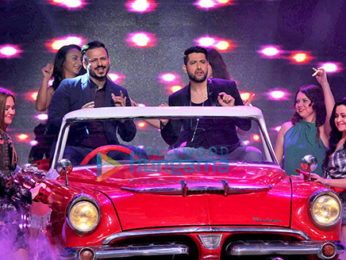 Aftab Shivdasani & Vivek Oberoi on the sets of 'Yaaron Ki Baraat'